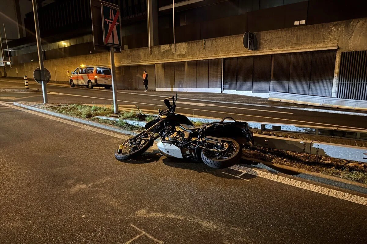 Unfall in St.Gallen – Motorradfahrer stürzt auf vereister Strasse