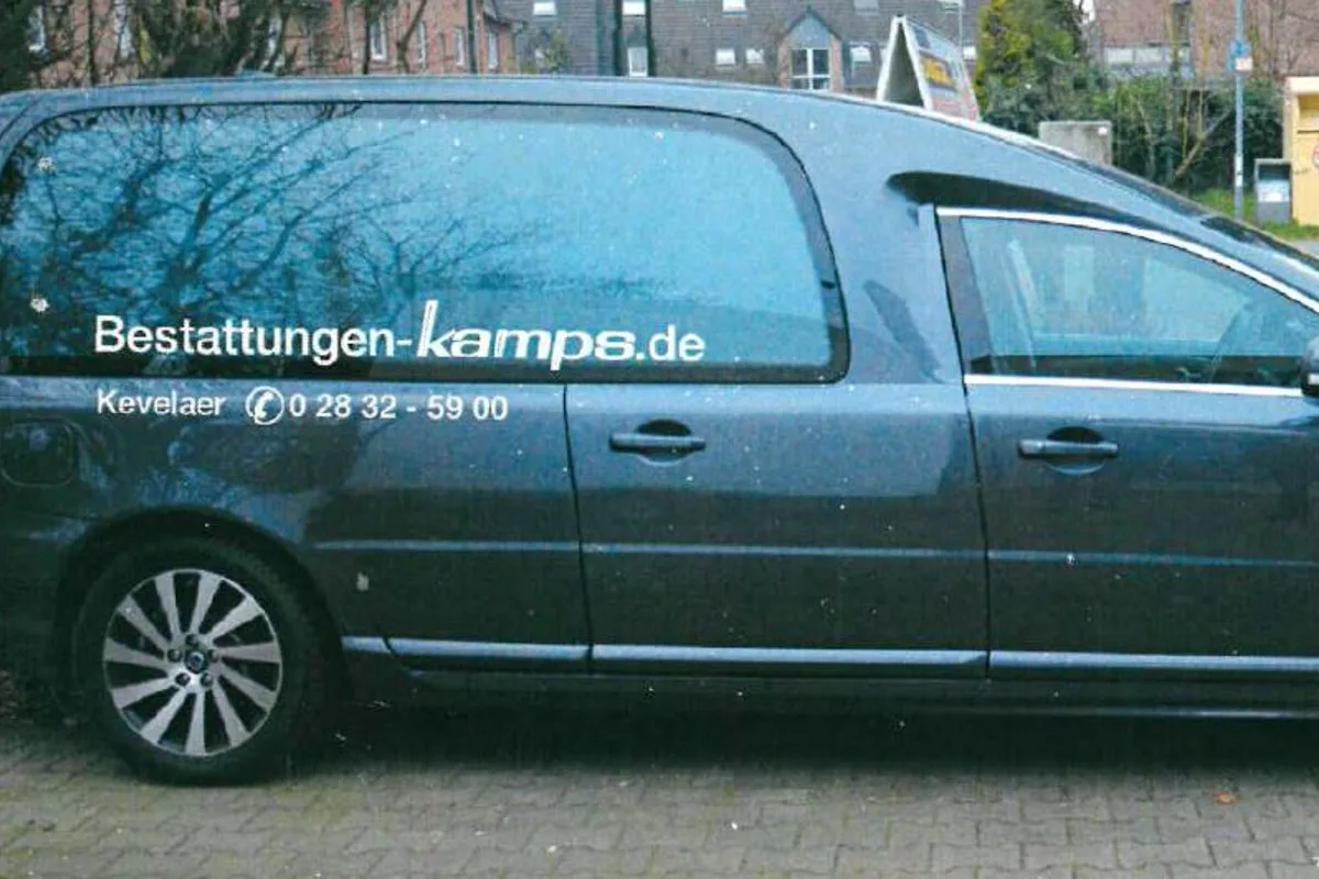 Kevelaer - Volvo Leichenwagen mit dem amtlichen Kennzeichen KLE-KA88 entwendet