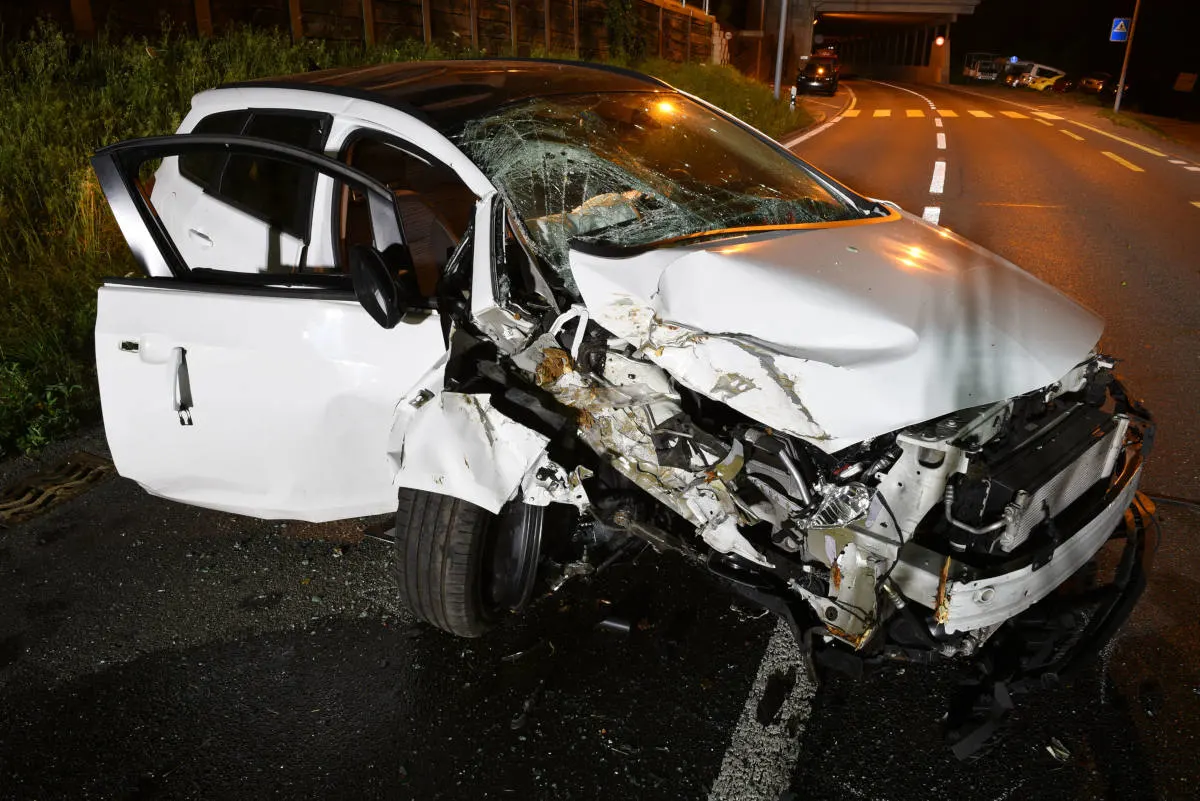 Knutwil LU - Vier Personen bei Selbstunfall mit Personenwagen verletzt