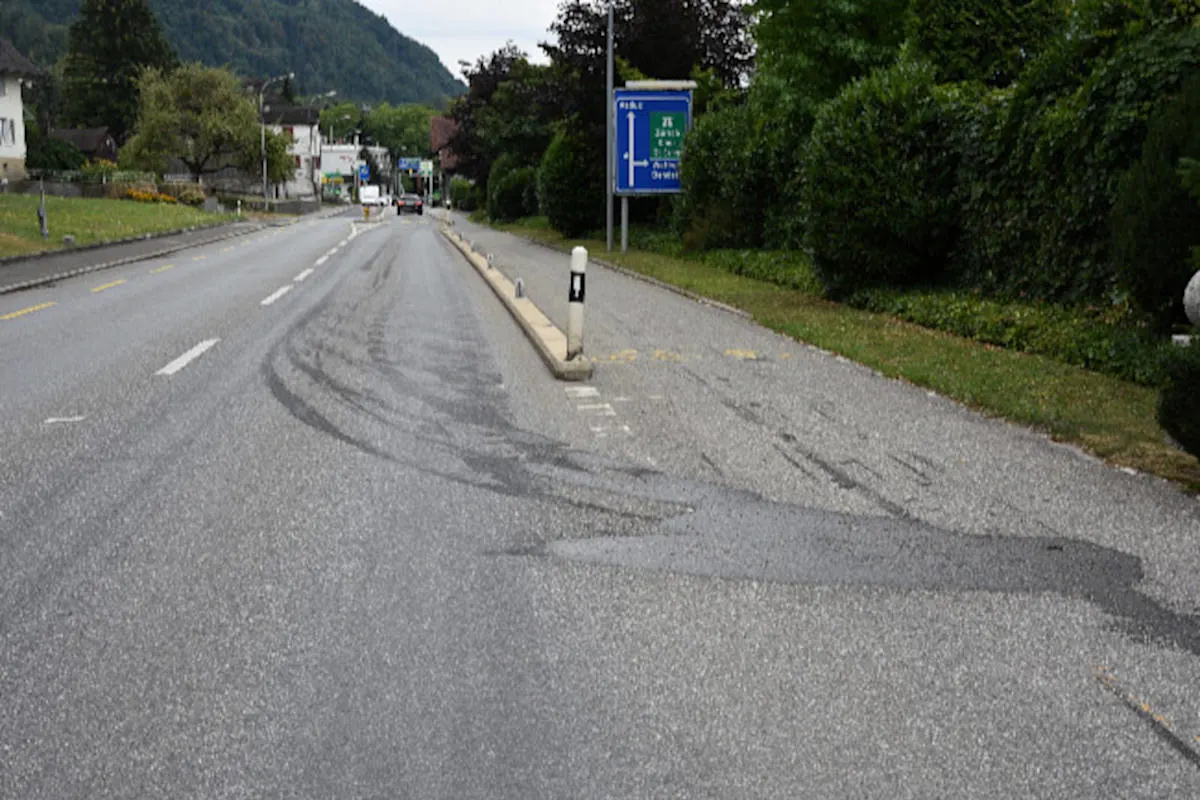 Nendeln FL - Ölwanne am Fahrzeug beschädigt