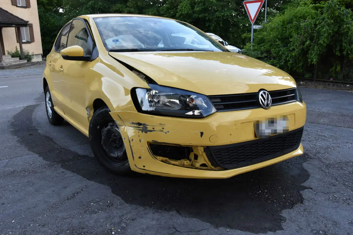 Oberegg SG - Auto kracht in Mauer