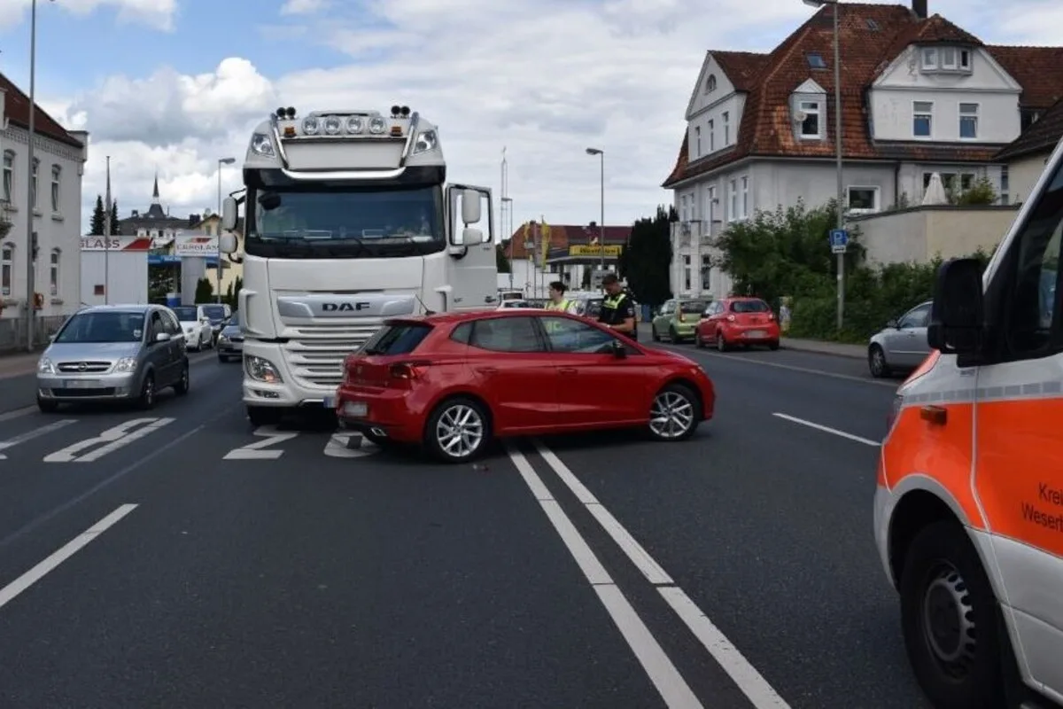 Hameln NI - Zeugen nach einem Unfall gesucht 