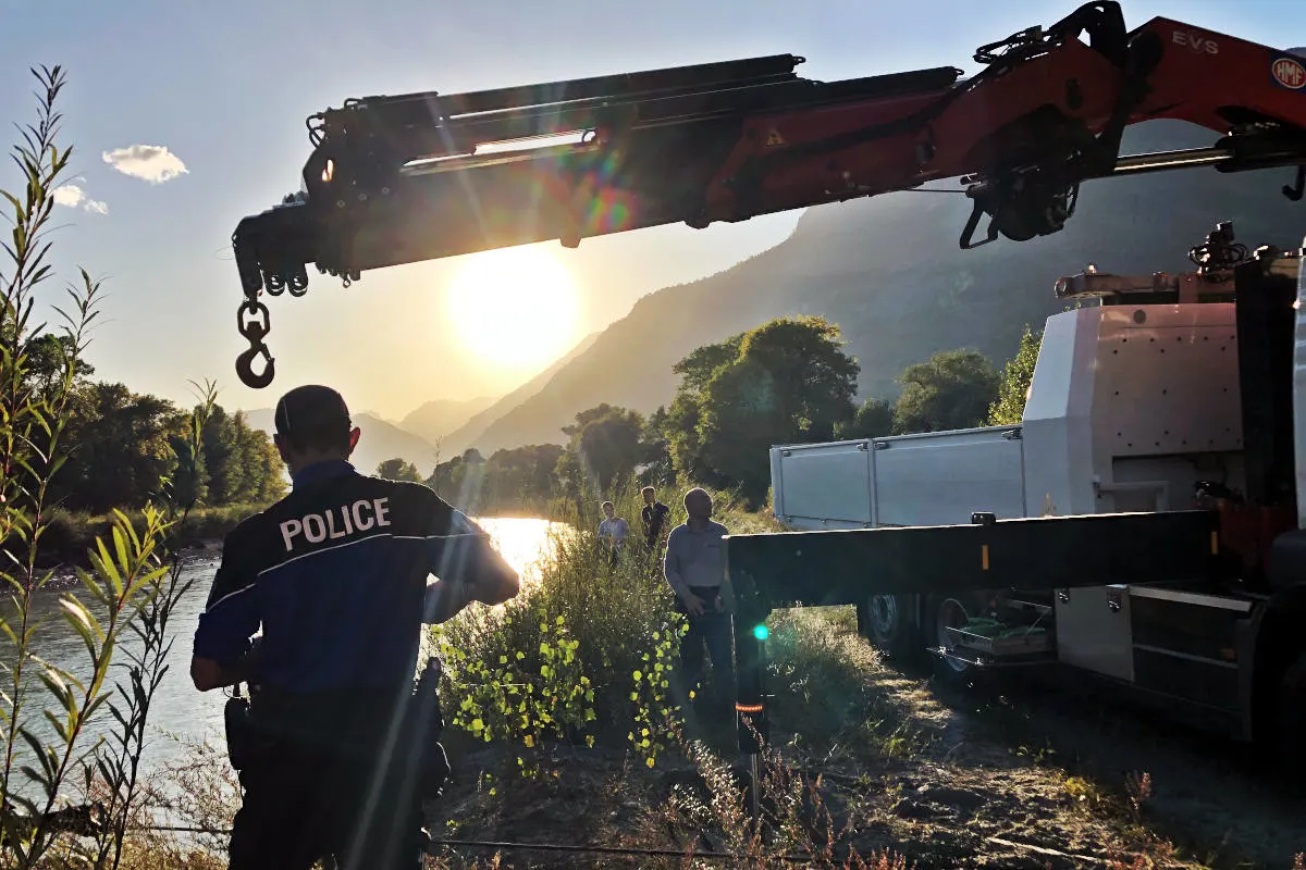 Leytron VS - Fund eines Autowracks in der Rhone