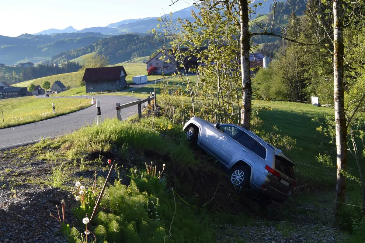 Schwellbrunn AR – Pflichtwidriges Verhalten nach Selbstunfall mit Auto