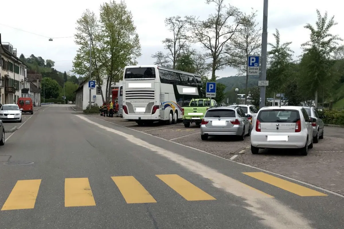 Stadt Schaffhausen SH - Linienbus verliert Dieselkraftstoff