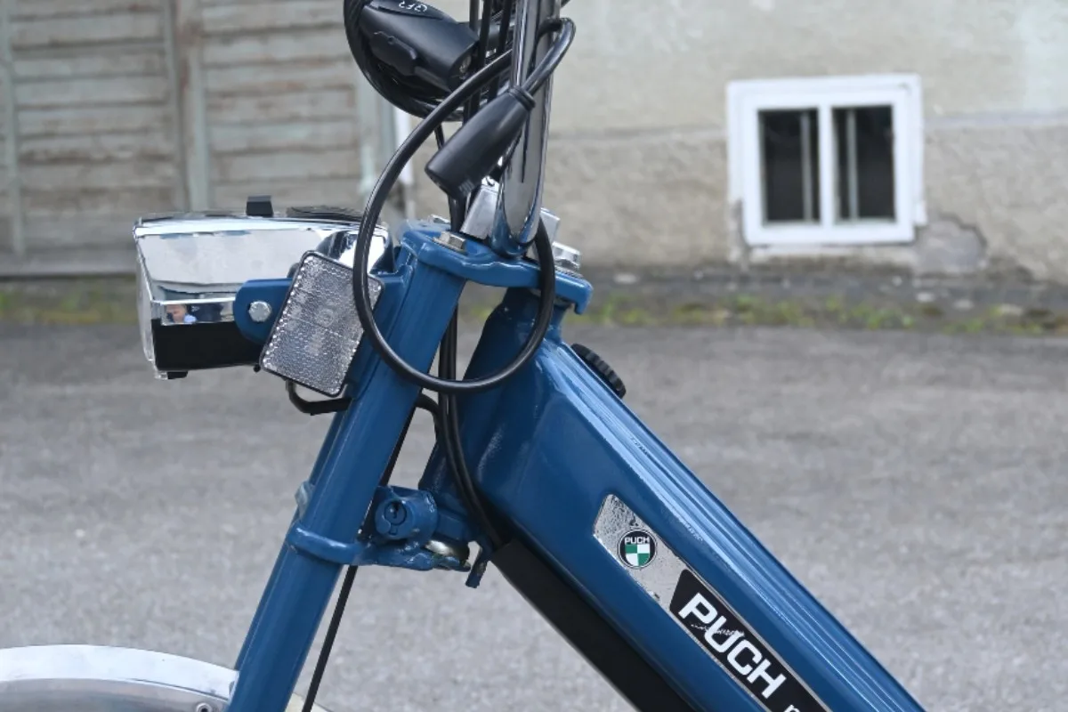 Mauren FL -Zusammenstoss zwischen Motorfahrrad und Personenwagen