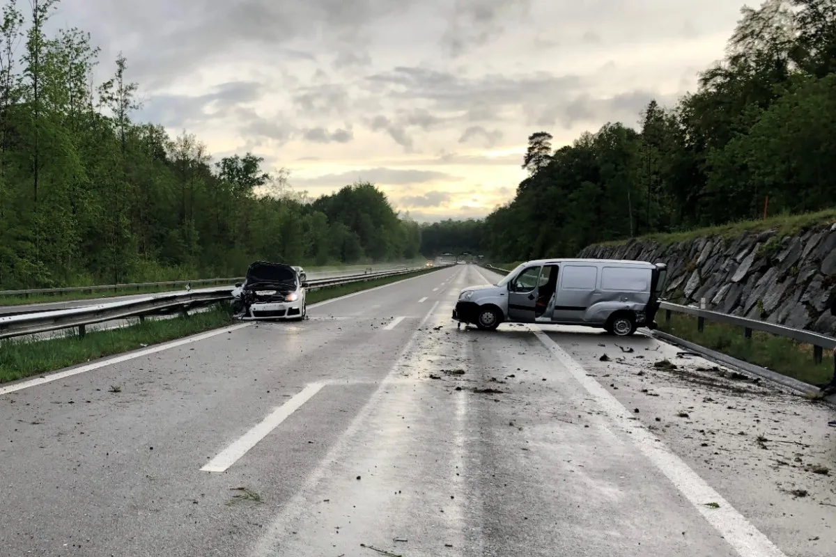 Wigoltingen TG - Kontrolle über Auto verloren und mit einem Lieferwagen kollidiert