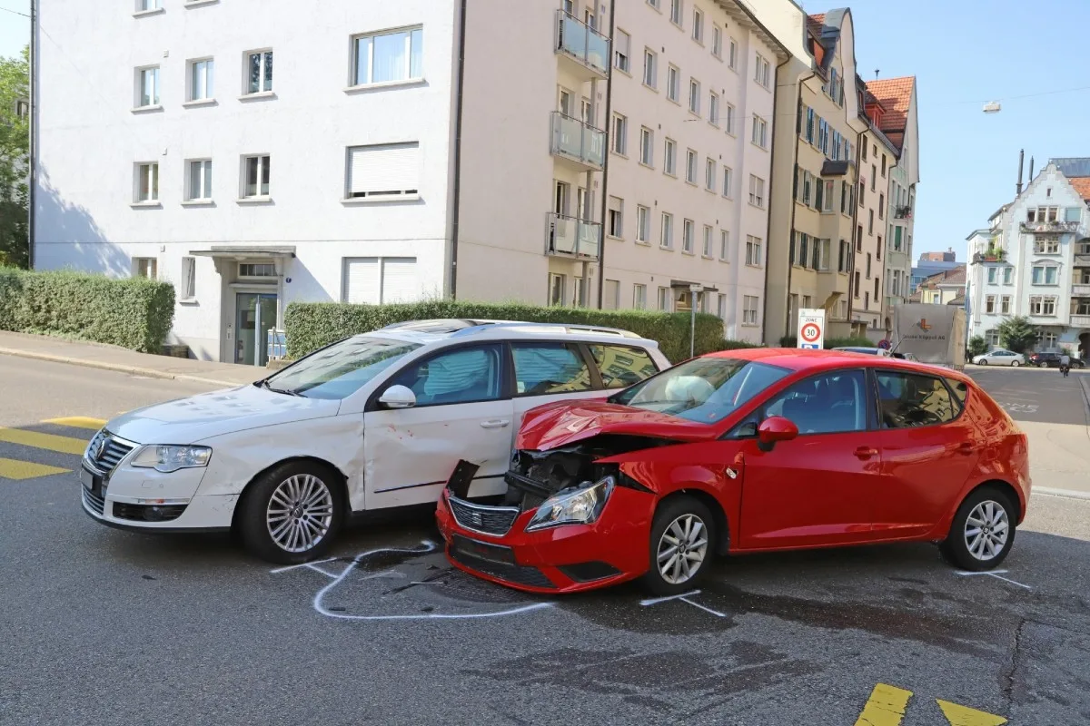 Unfall in St. Gallen -  Bei der Kollision verletzten sich zwei Frauen