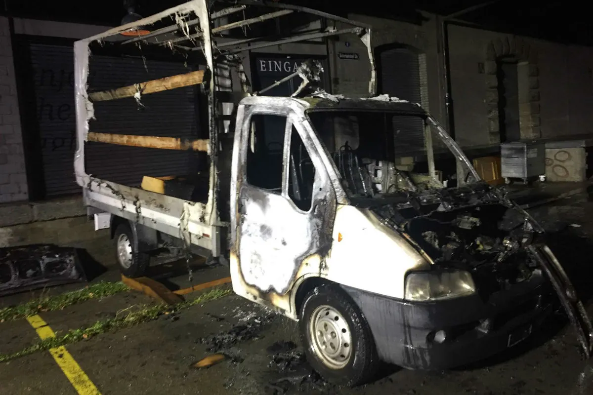 St. Gallen SG - Lieferwagen in Brand geraten