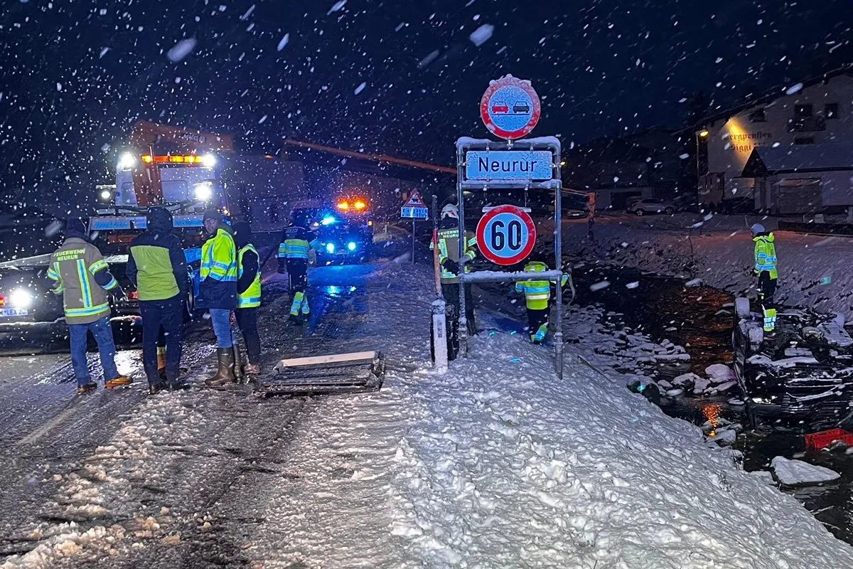 St. Leonhard im Pitztal T – Auto stürzt ab 