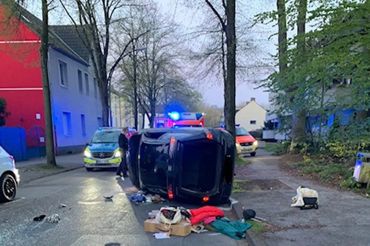 Gladbeck - PKW überschlägt sich im Stadtgebiet