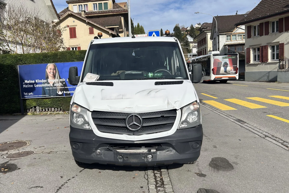 Herisau AI – Lieferwagenfahrer alkoholisiert verunfallt