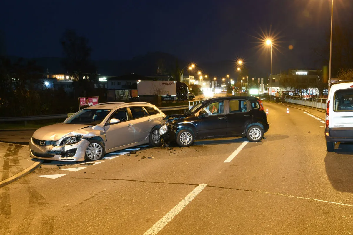 Reiden LU - Zwei Verletzte bei Unfall mit drei Fahrzeugen