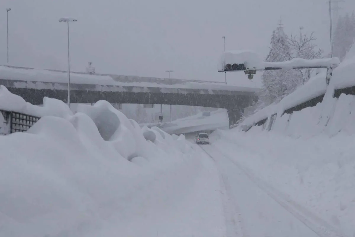 Gefahr von schneebedeckten- und glatten Strassen!