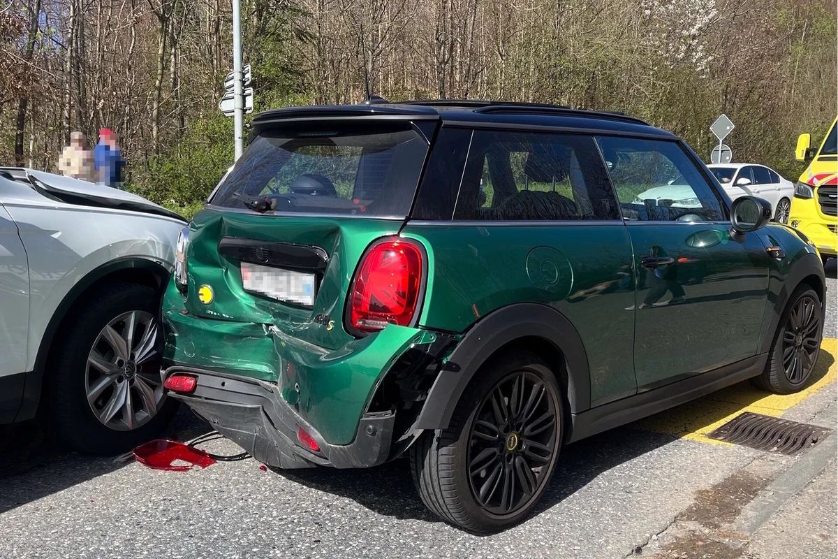 Rapperswil-Jona SG - Auffahrkollision zwischen zwei Autos