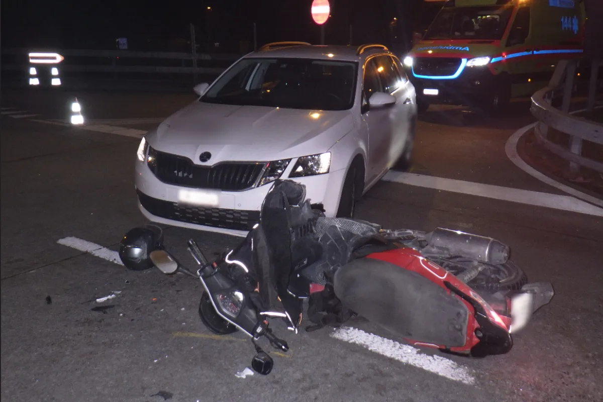 Erstfeld UR - Autofahrer übersieht Roller
