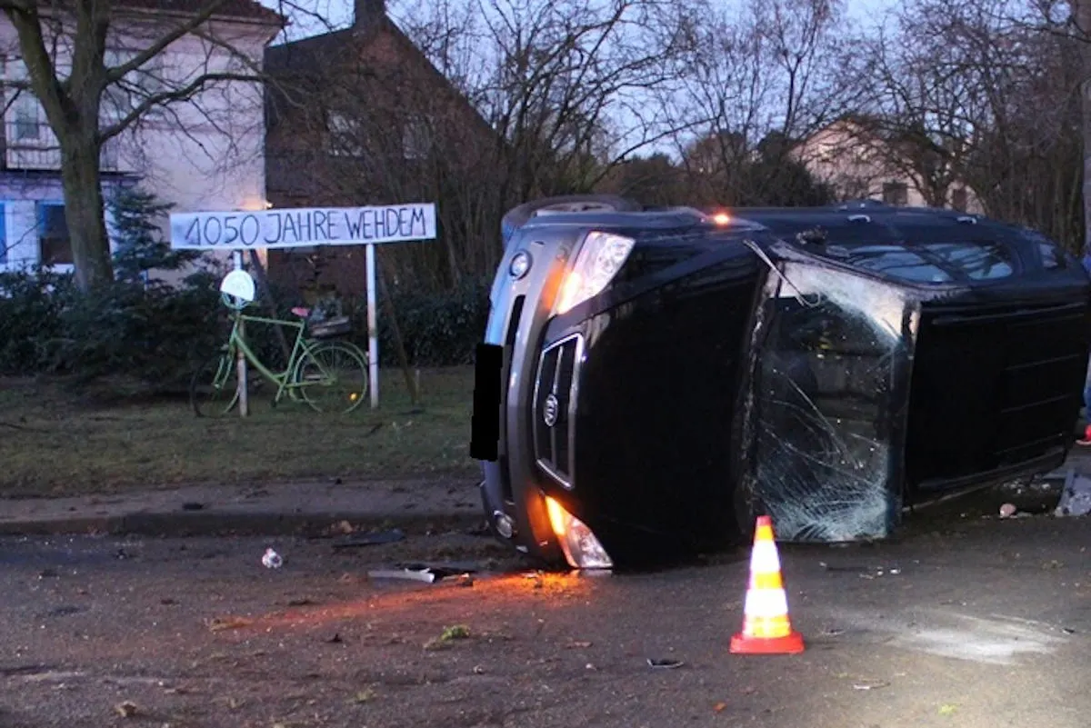 Wehdem – Auto überschlägt sich – Beifahrer (9) verletzt