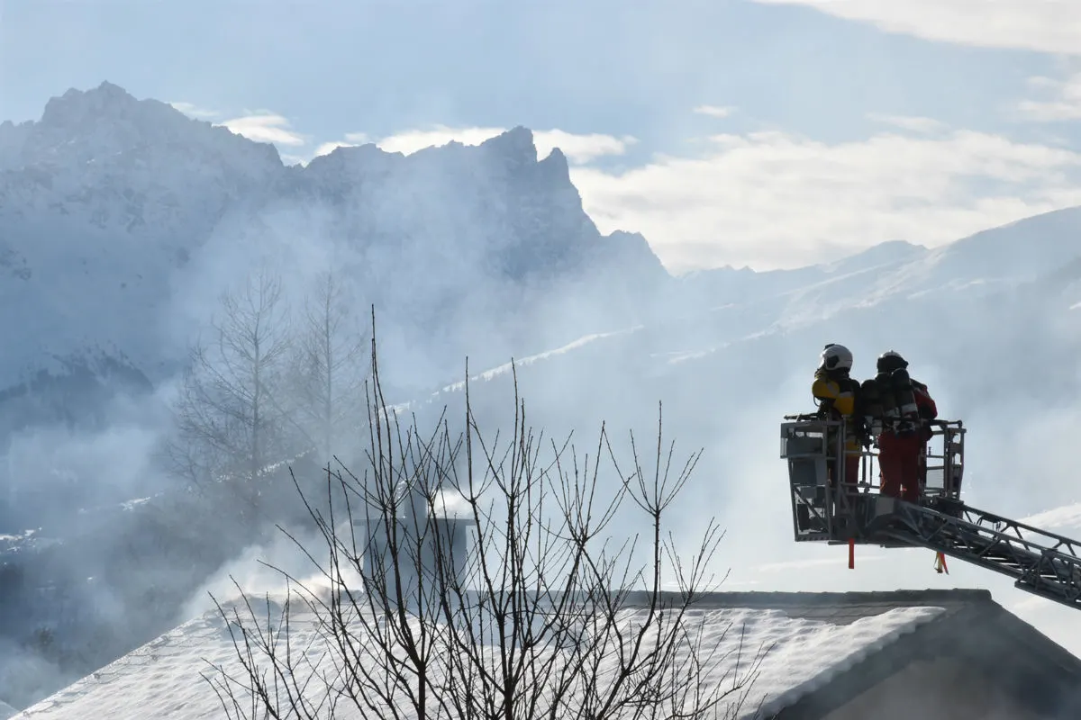 Lantsch/Lenz GR - Feuer zerstört Wohnhaus