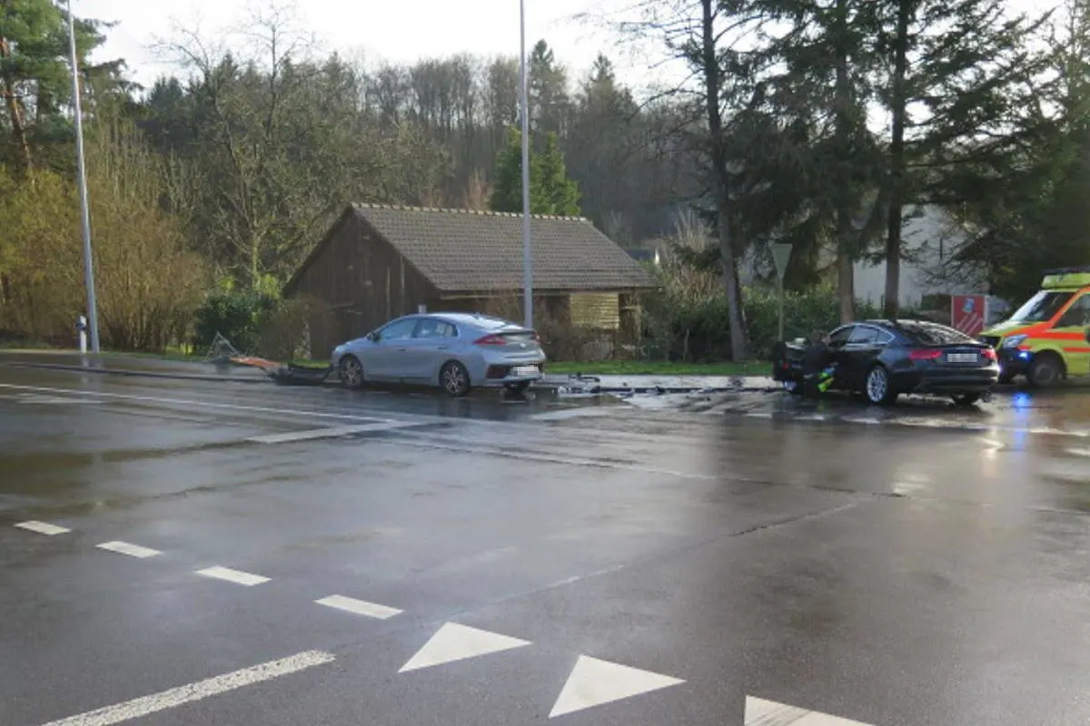 Giebenbach BL – Kollision zwischen zwei Personenwagen
