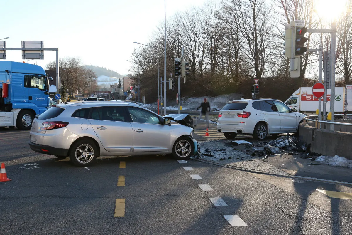St.Gallen SG -  Hoher Sachschaden bei Kollision