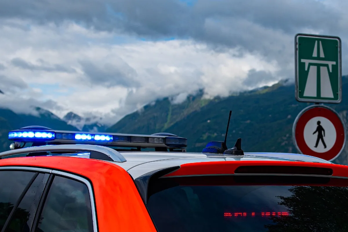 St. Leonhard VS - Geisterfahrerin auf der Autobahn A9 angehalten!