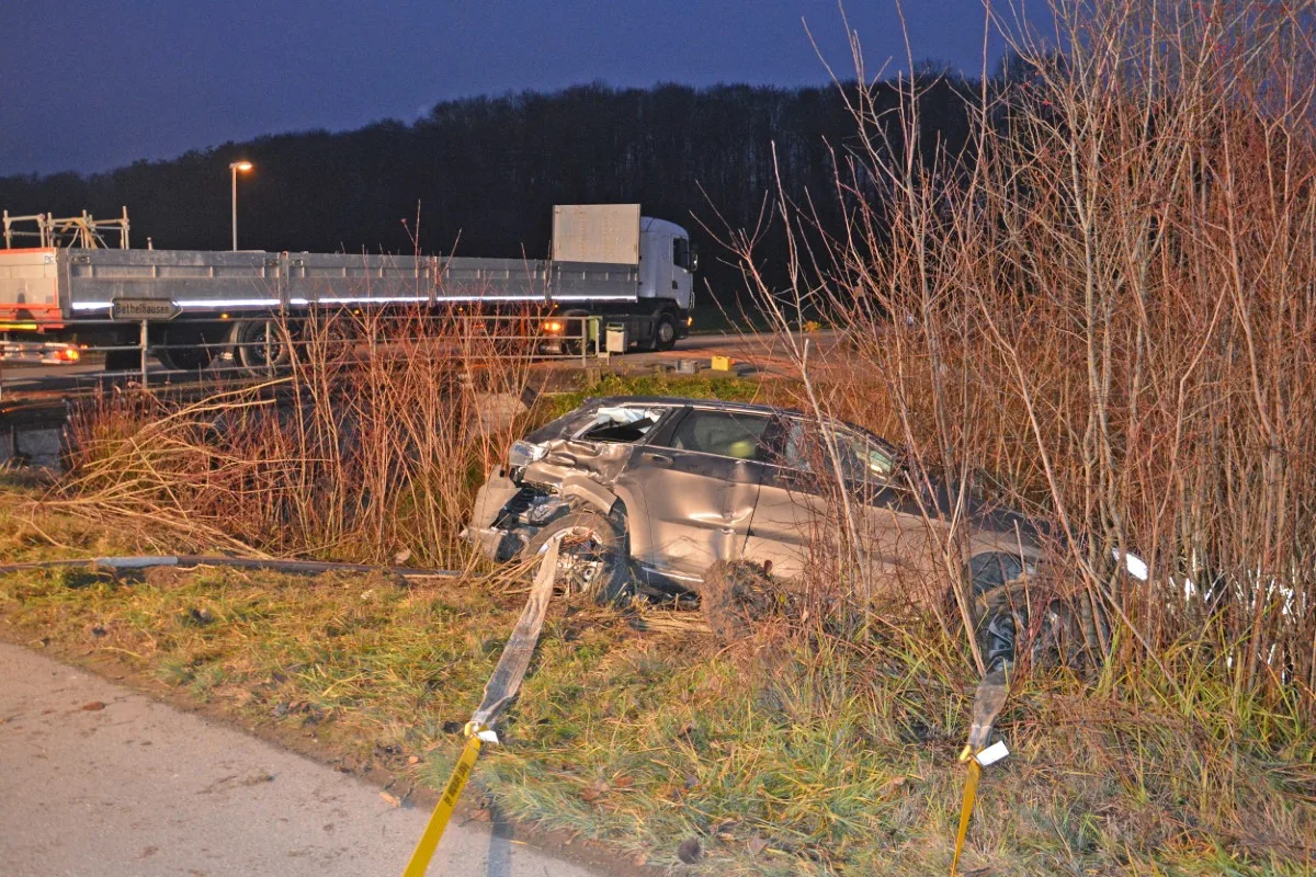 Unfall Islikon TG - 45-Jährige landet mit Auto in Bachbord