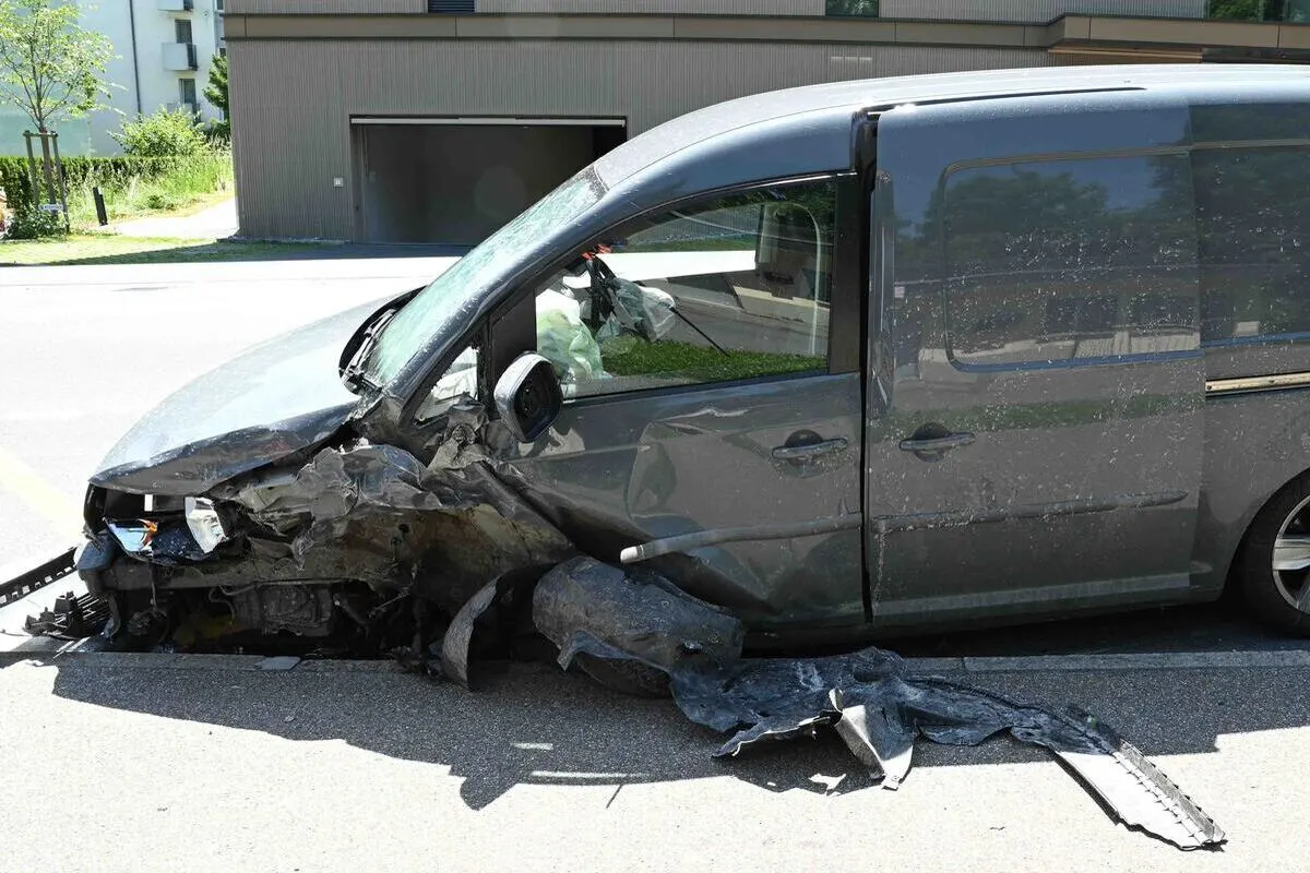 Emmen LU – Auto überschlägt sich bei Verkehrsunfall