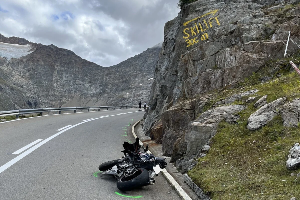 Wassen UR - Unfall in einer Linkskurve