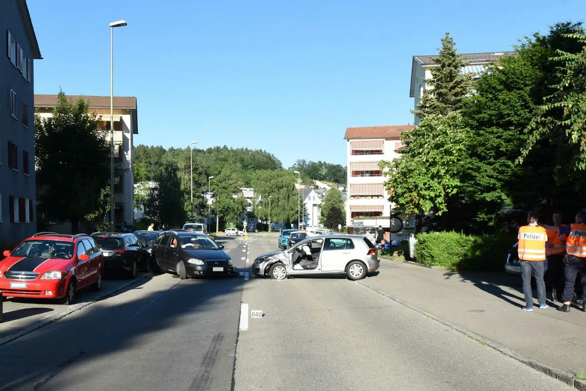 Effretikon ZH - Kollision fordert zwei Verletzte