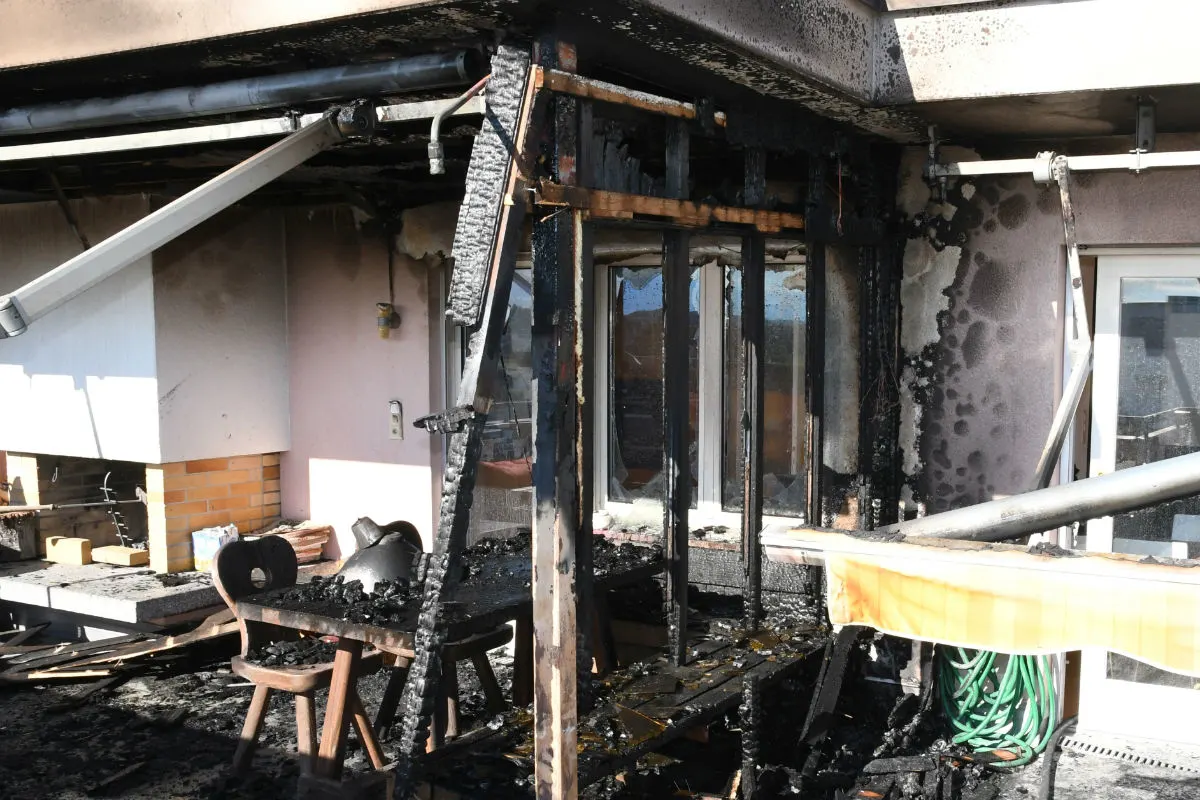 Fislisbach AG - Brandausbruch auf Balkon von Mehrfamilienhaus