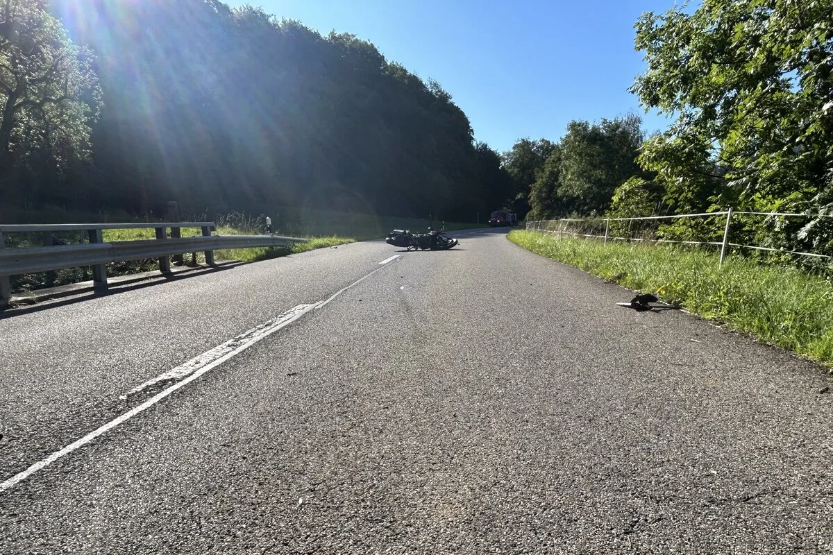 Tödlicher Unfall in Oberhof AG - Motorradfahrer verstirbt am Unfallort 