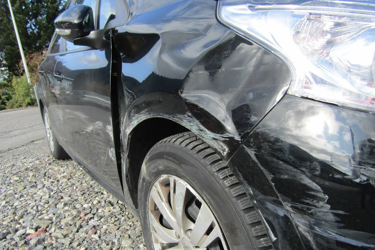 Unfall Bilten GL - Kollision auf der Autobahnunterführung