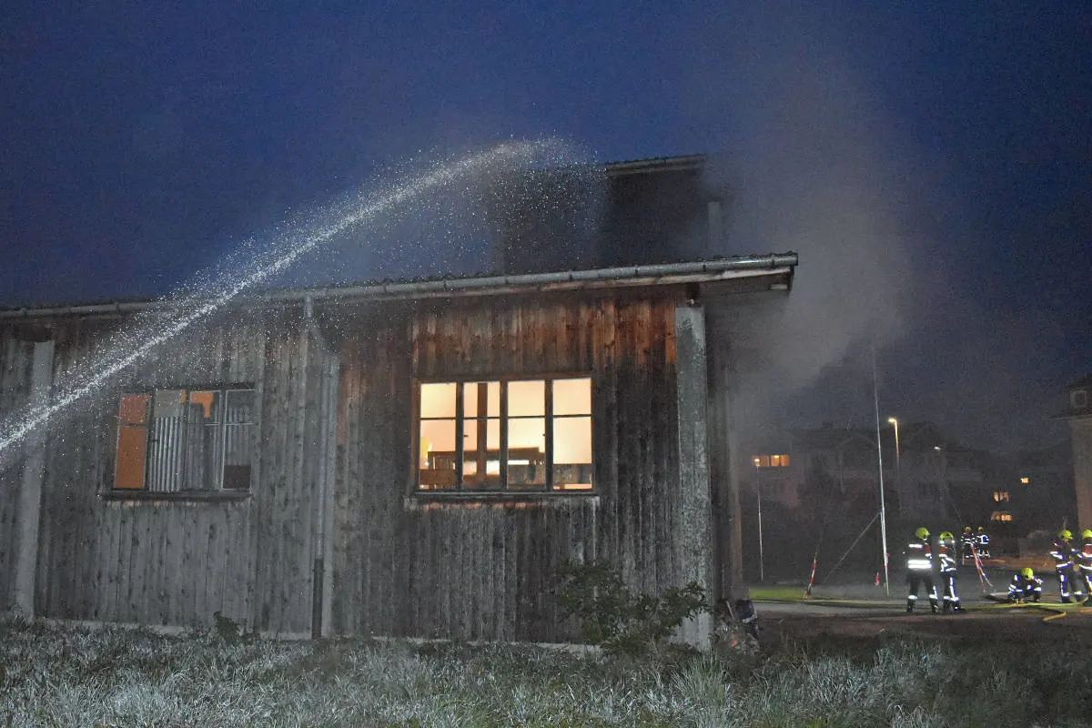 Brand in Buttisholz LU –  Alte Scheune in Flammen aufgegangen