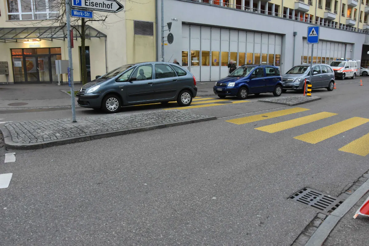 Rapperswil-Jona SG - Eine Verletzte nach Auffahrunfall mit drei beteiligten Autos