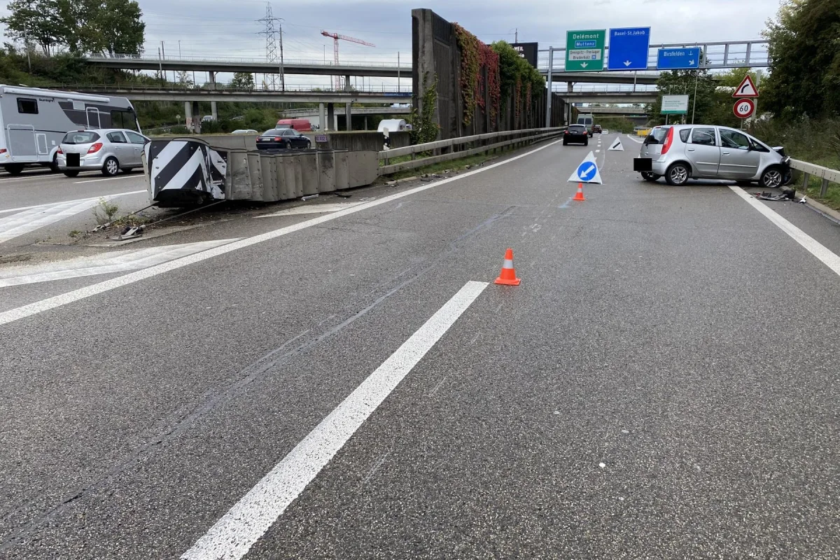 Unfall in Muttenz BL - Abrupter Spurwechsel führt auf der Autobahn A2 zu einem Selbstunfall