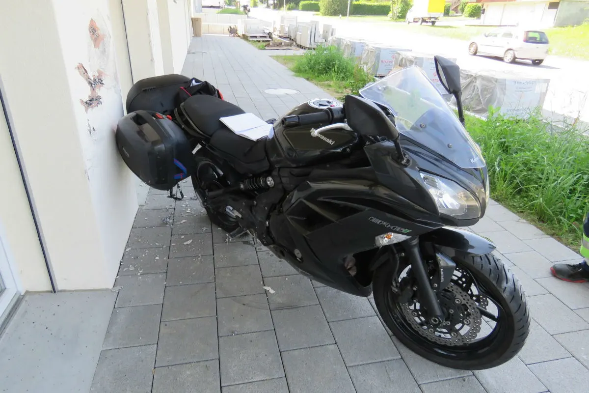 Safenwil AG - Motorradfahrerin verunfallt