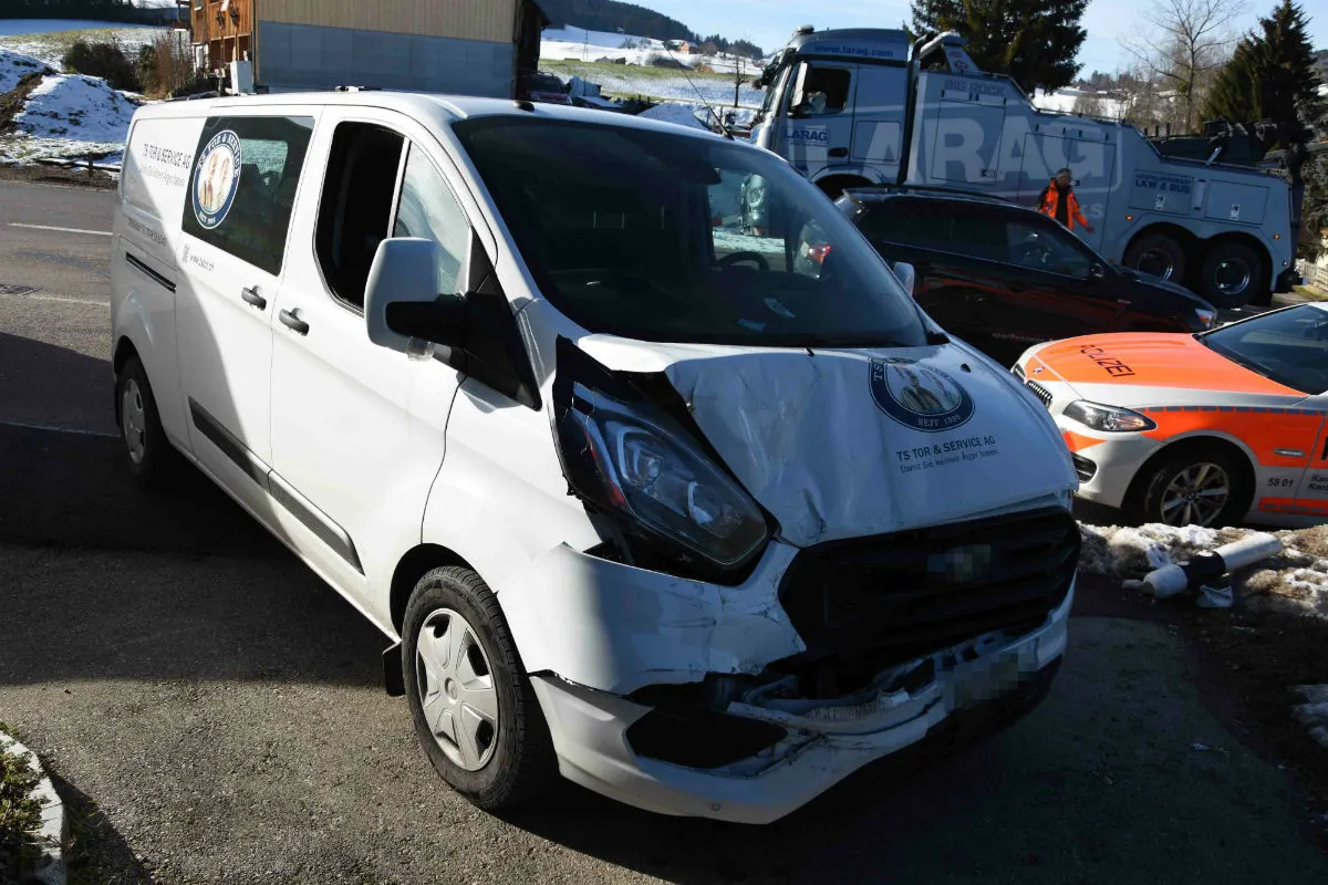 Lütisburg SG - Unfall nach gefährlichem Überholmanöver - Zeugenaufruf