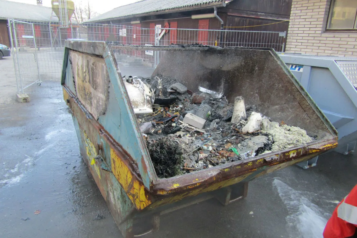 Netstal GL - Mulde fängt Feuer - Zeugenaufruf