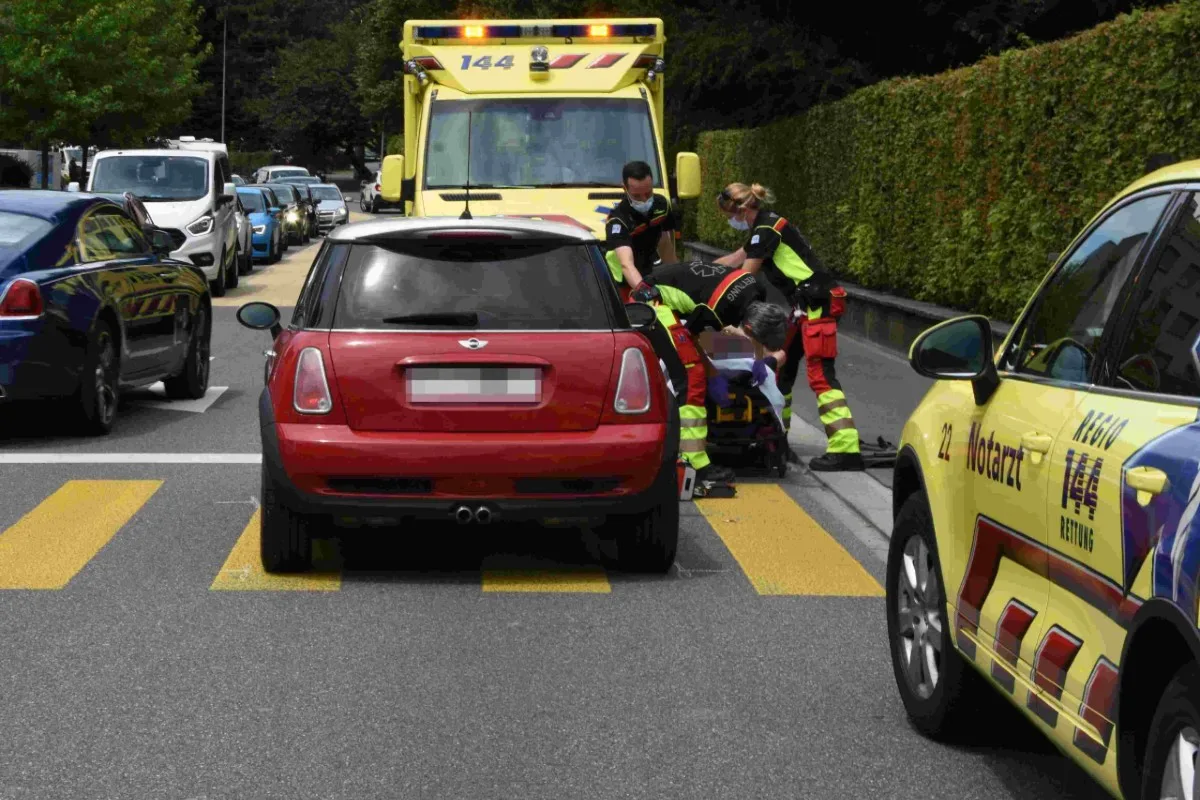 Uznach SG - 44-Jähriger auf dem Fussgängerstreifen von Mini angefahren und verletzt