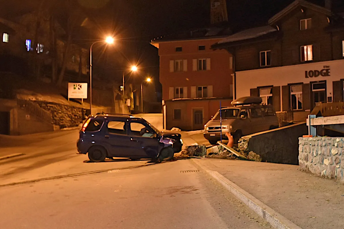 Churwalden GR – Alkoholisiert in Mauer gefahren