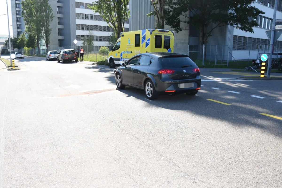 Uzwil SG - 38-jährige Autofahrerin bei Auffahrkollision verletzt