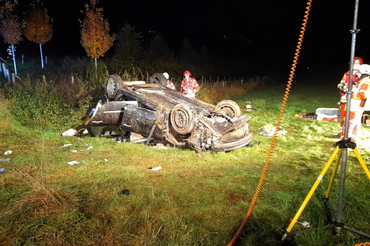Heiligenhaus - Schwerer Verkehrsunfall mit eingeklemmter Person 