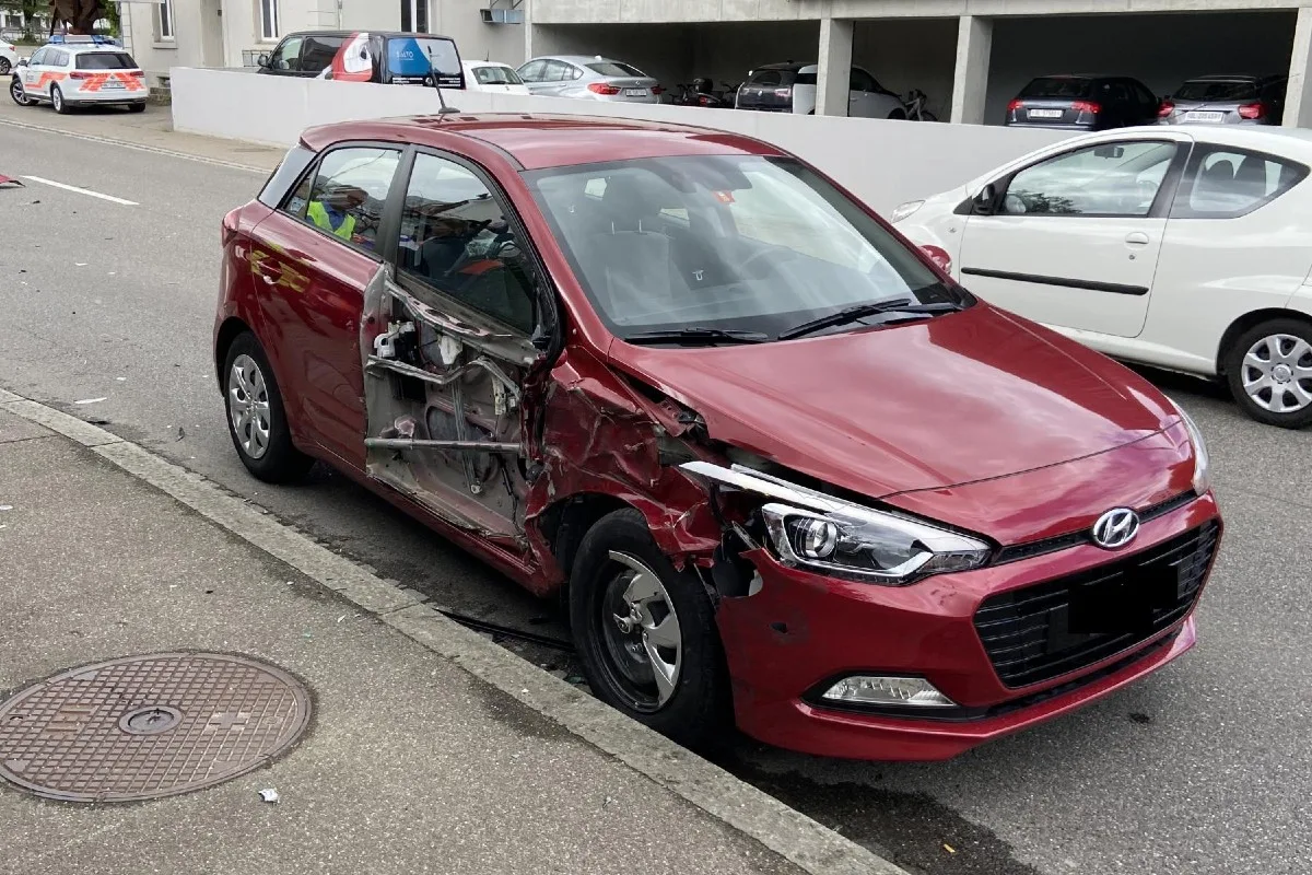Sissach BL - Traktorfahrer übersieht Autolenkerin