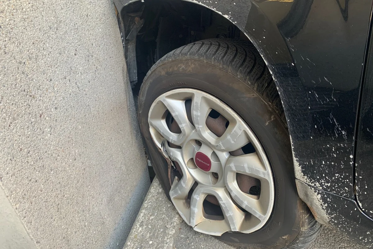 Stadt St. Gallen - Fiat Panda  prallt gegen Hausfassade