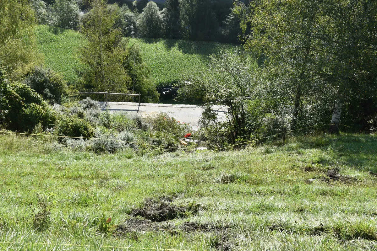 Peiden GR - Lastwagen mehrfach überschlagen und 110 Meter in die Tiefe gestürzt!