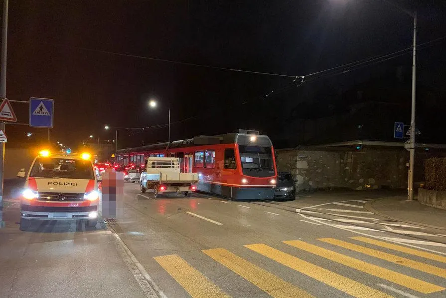 Stadt Solothurn – Kollision zwischen Auto und einer Zugskomposition des «Bipperlisi»