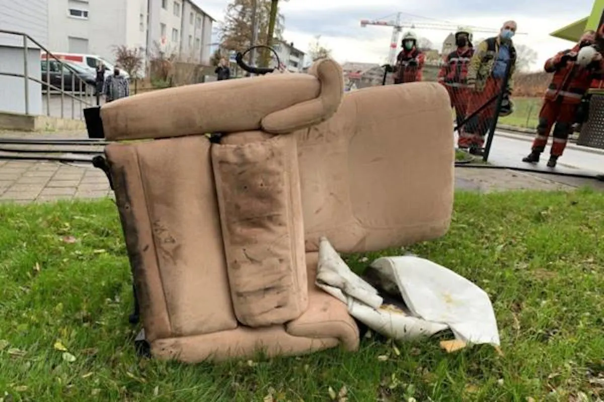 Brand in Uster ZH – Fernsehsessel fing in Wohnzimmer Feuer