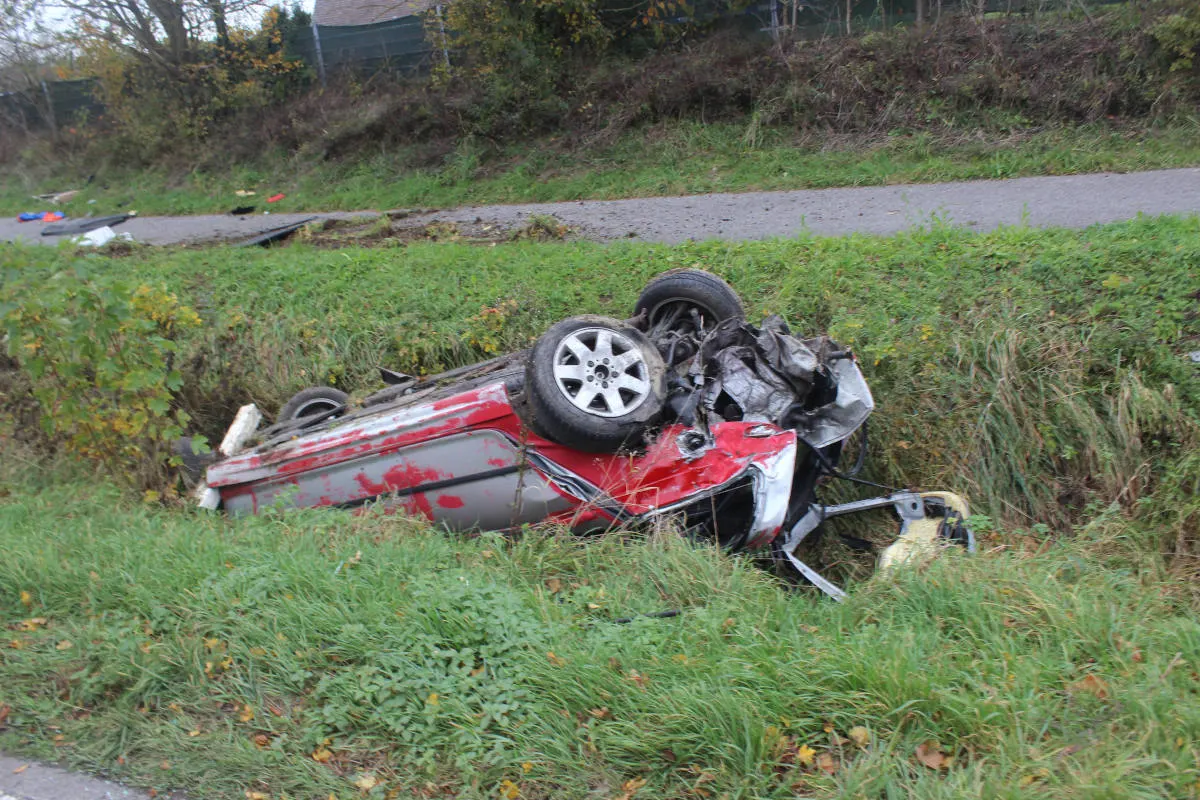 Velbert – 21-Jähriger verursacht schweren Verkehrsunfall