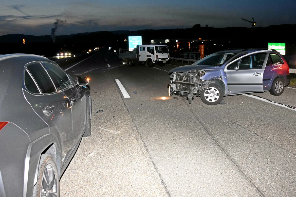Unfall auf der A1 bei Oberbüren SG – Auffahrkollision auf der Autobahn mit drei Fahrzeugen