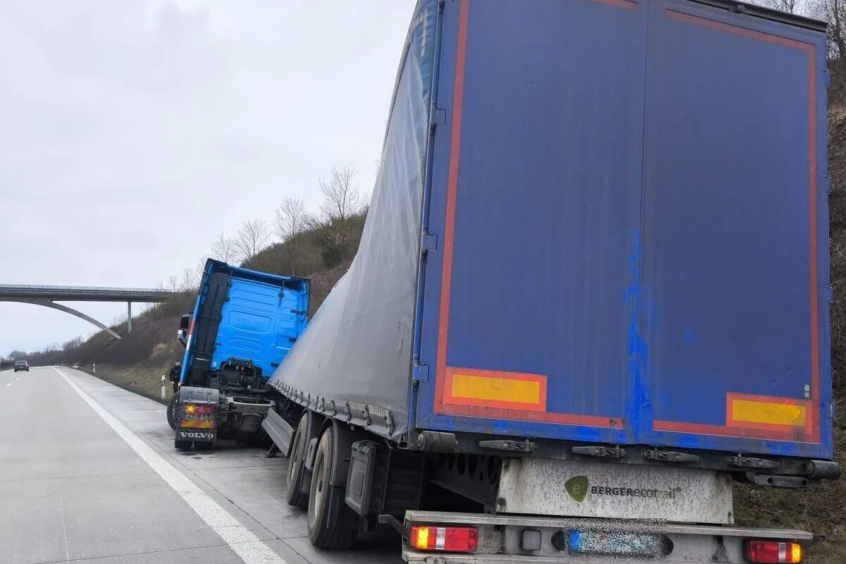 Betrunkener LKW-Fahrer verunfallt auf der Bundesautobahn 71 
